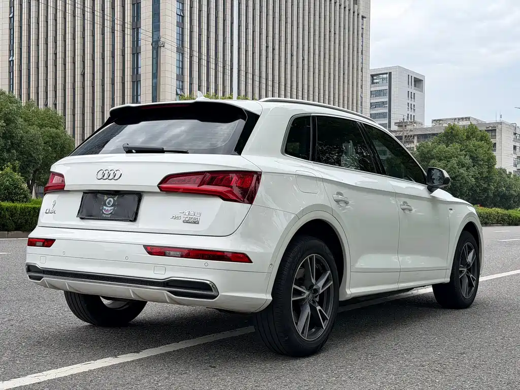 Audi Q5L 2020 — фото 4