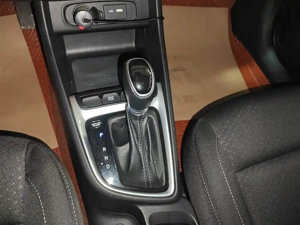Hyundai Elantra 2020 — фото 14
