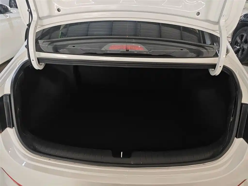 Hyundai Elantra 2020 — фото 19