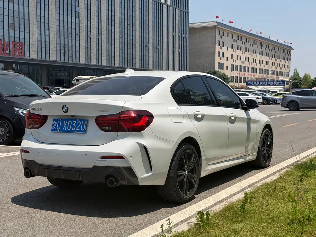 BMW 1 Series 2023 — фото 13