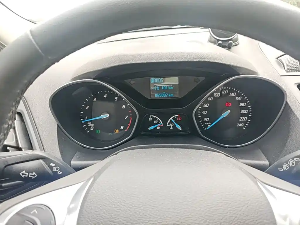 Ford Kuga 2015 — фото 12
