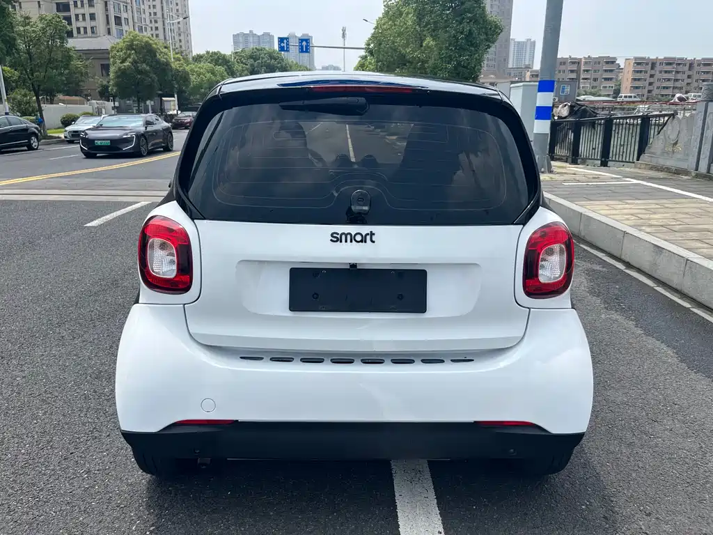 smart Fortwo 2018 — фото 9