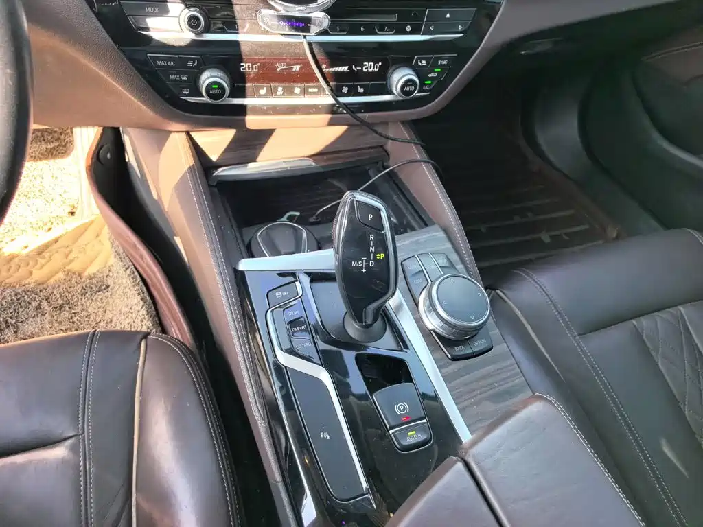 BMW 5 Series 2018 — фото 14