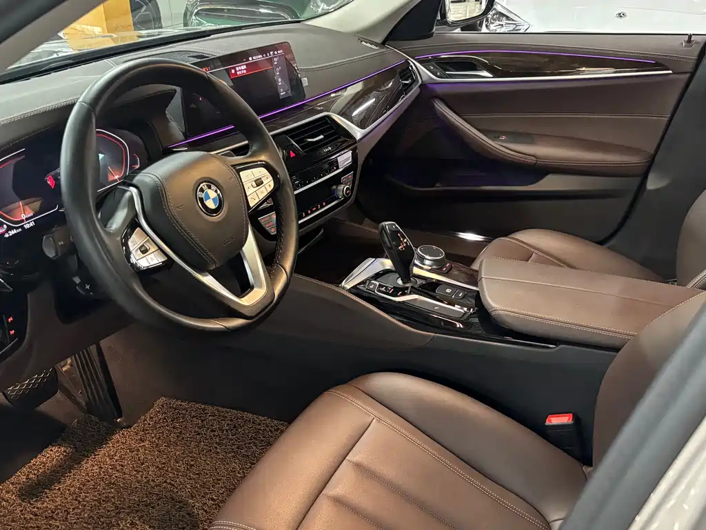 BMW 5 Series 2020 — фото 12