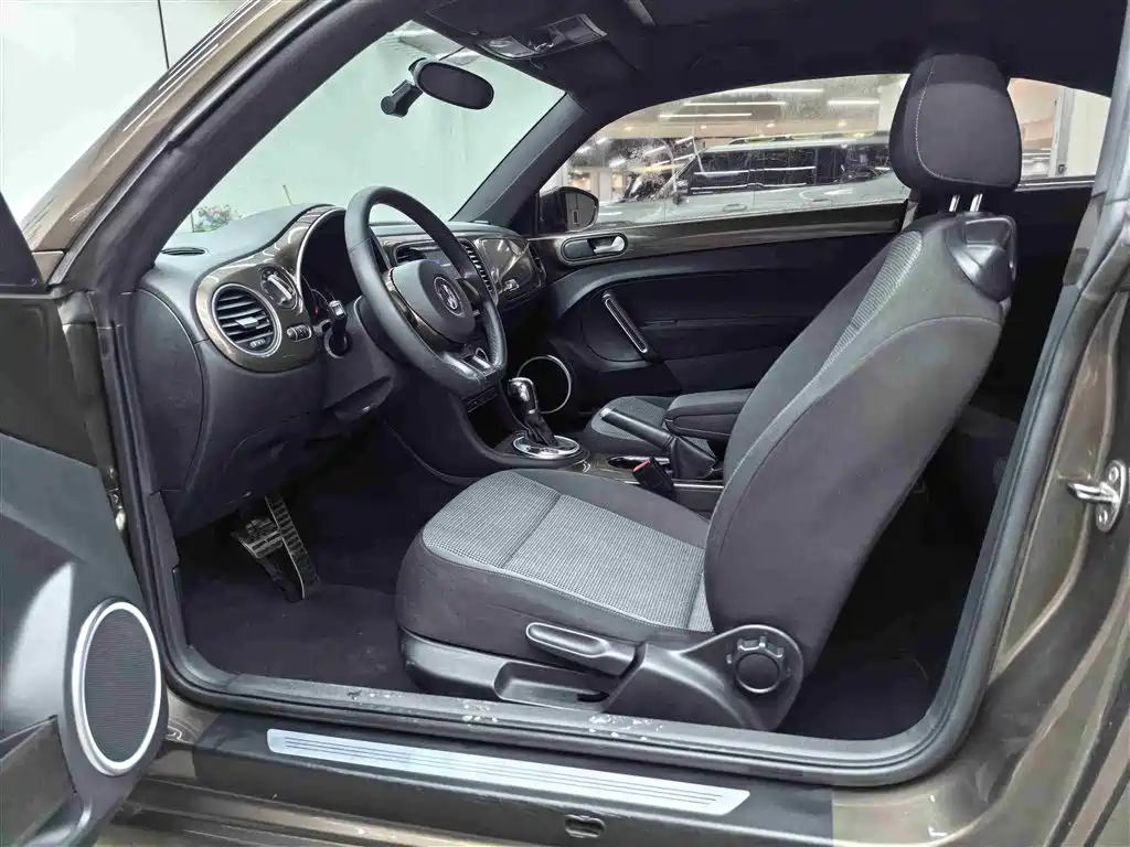 Volkswagen Beetle 2015 — фото 12
