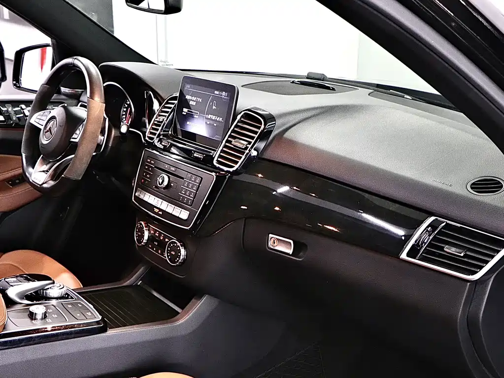 Mercedes-Benz GLE AMG 2018 — фото 15
