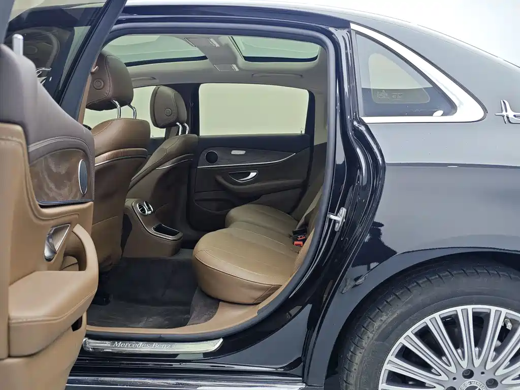 Mercedes-Benz E-Class 2023 — фото 13