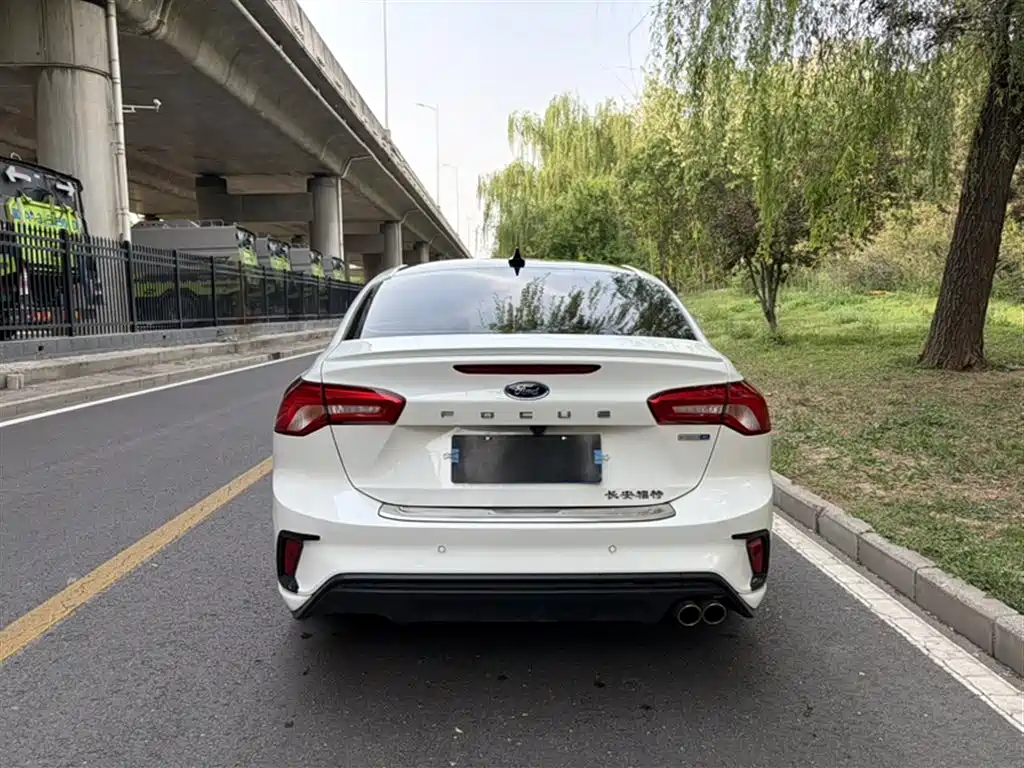 Ford Focus 2021 — фото 12