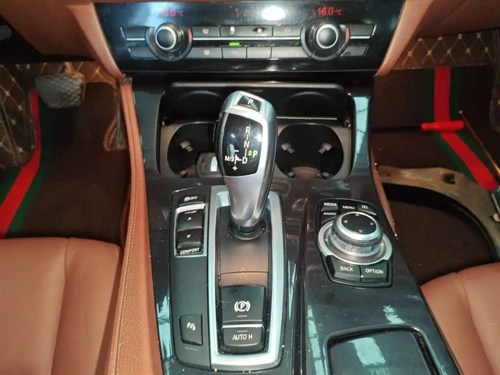 BMW 5 Series 2015 — фото 11