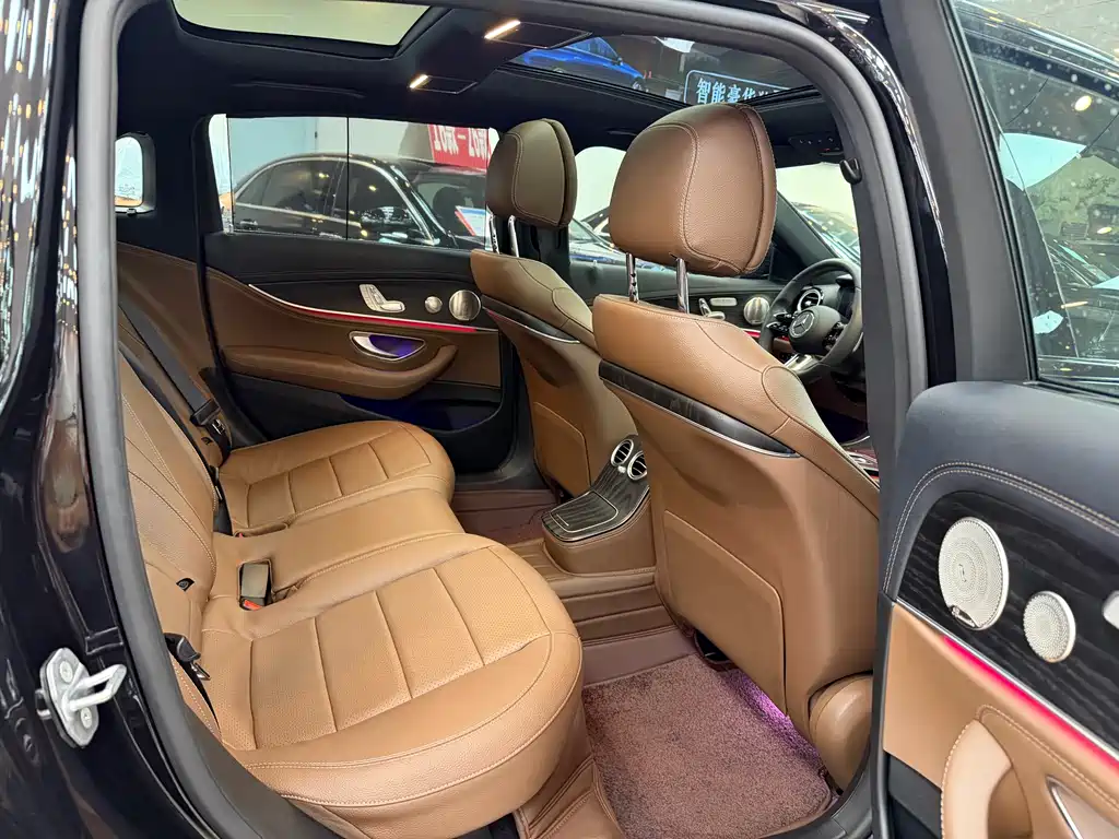 Mercedes-Benz E-Class 2022 — фото 15