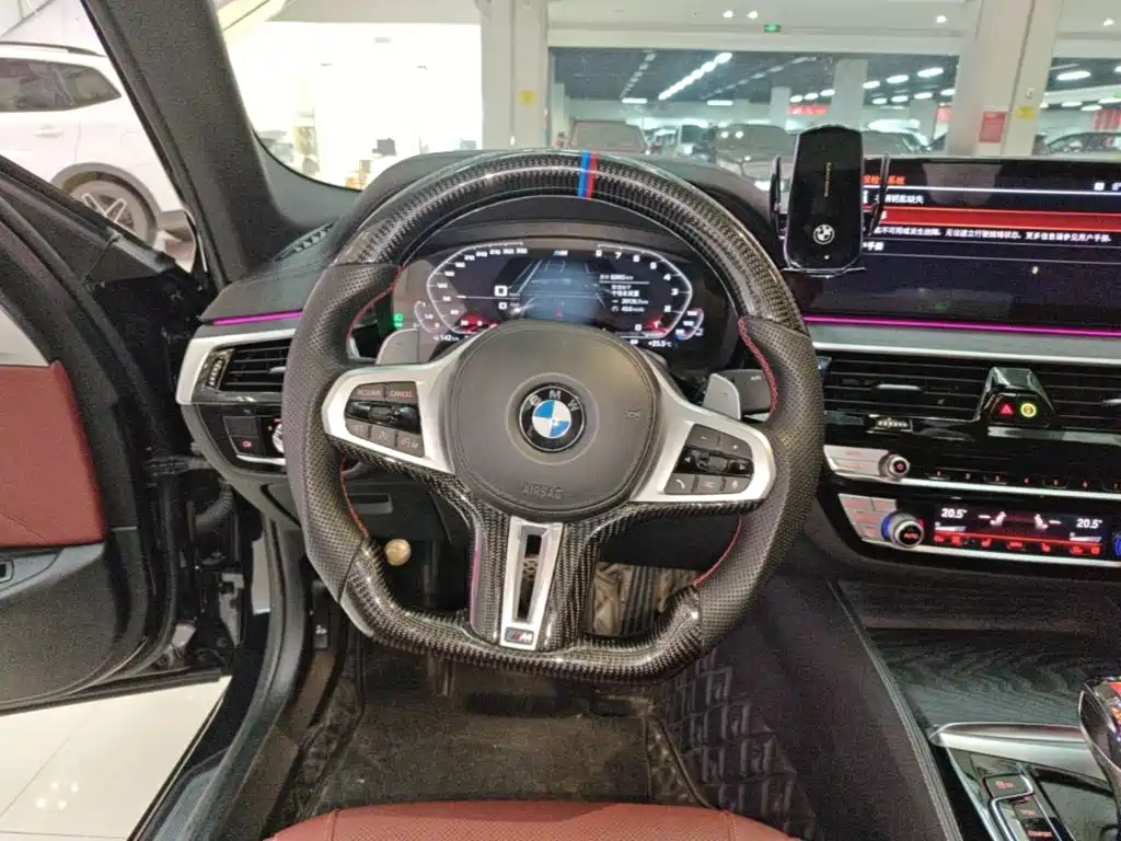 BMW 5 Series 2021 — фото 11