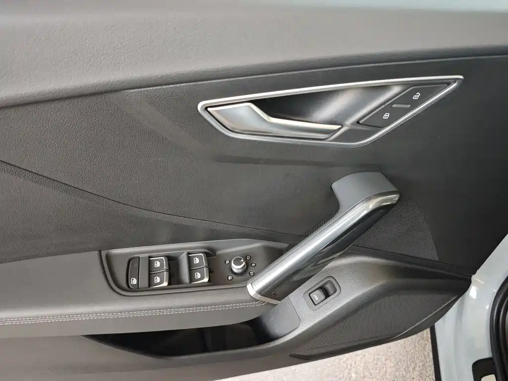 Audi Q2L 2022 — фото 14