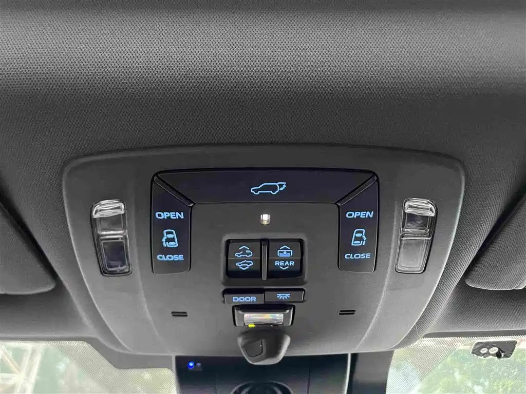 Toyota Sienna 2023 — фото 24