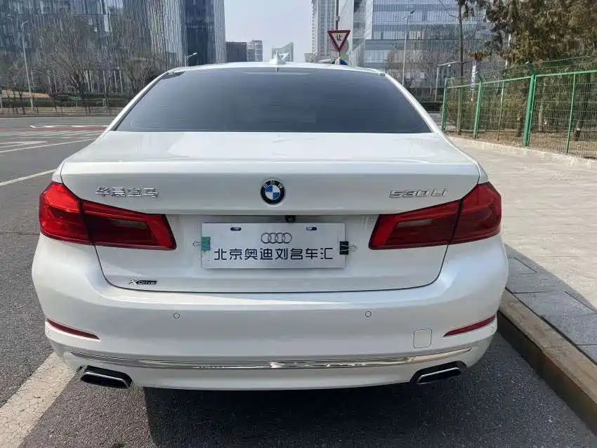 BMW 5 Series 2018 — фото 11