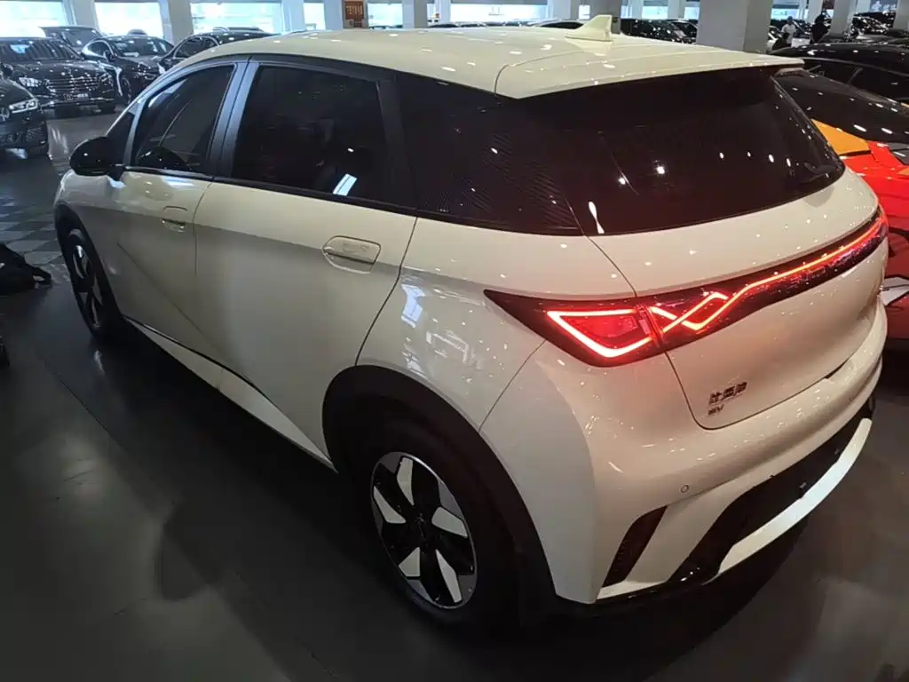 BYD Dolphin 2025