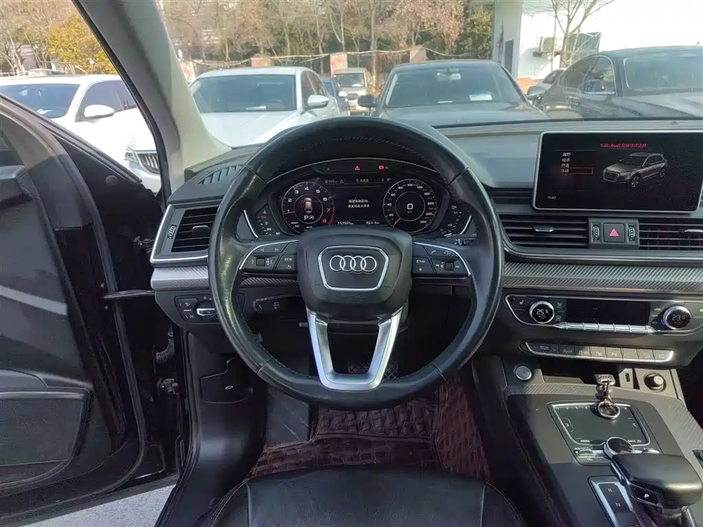 Audi Q5L 2020 — фото 11