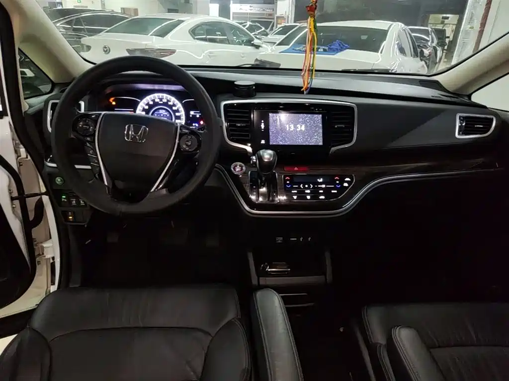 Honda Odyssey 2018 — фото 10