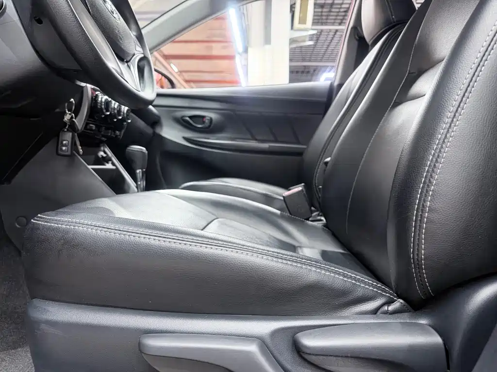 Toyota Yaris L 2021 — фото 10