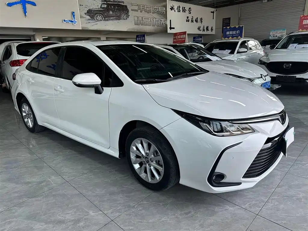 Toyota Corolla 2022 — фото 1