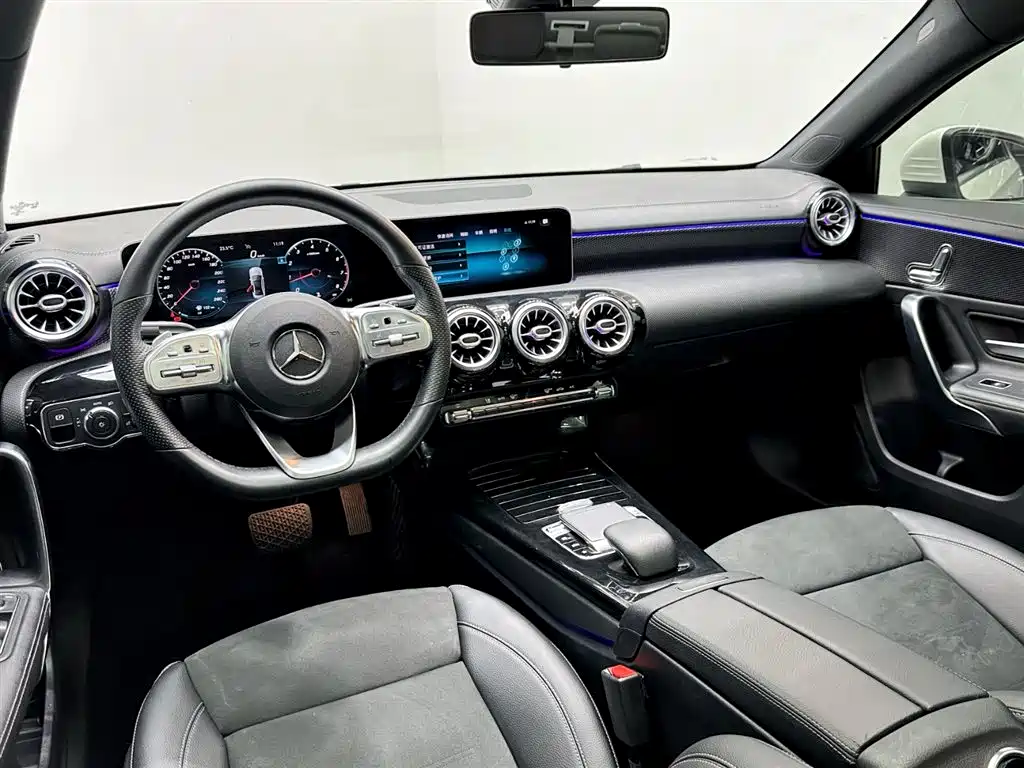 Mercedes-Benz A-Class 2019 — фото 10