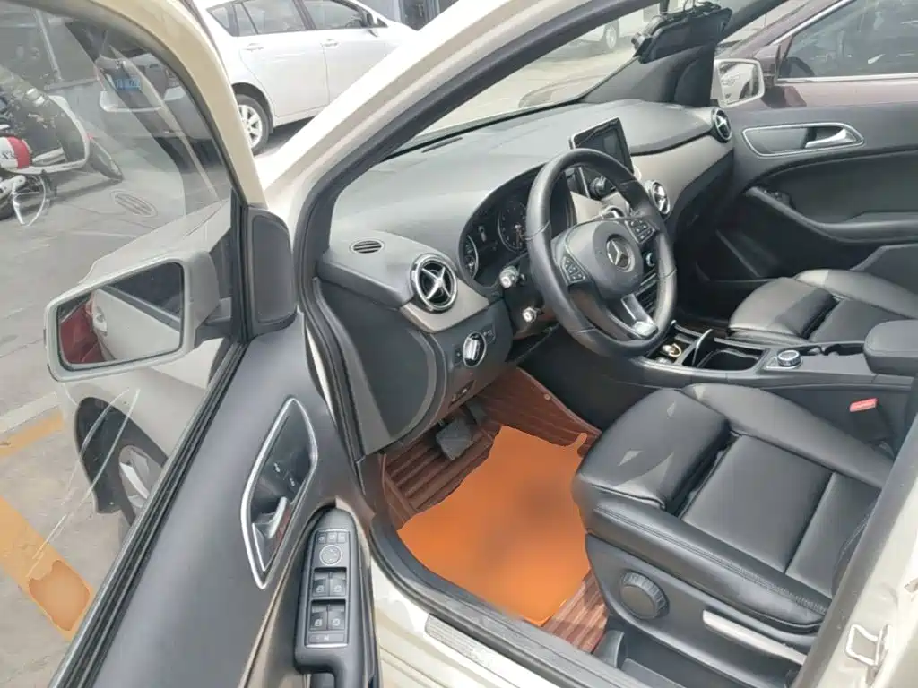 Mercedes-Benz B-Class 2016 — фото 16