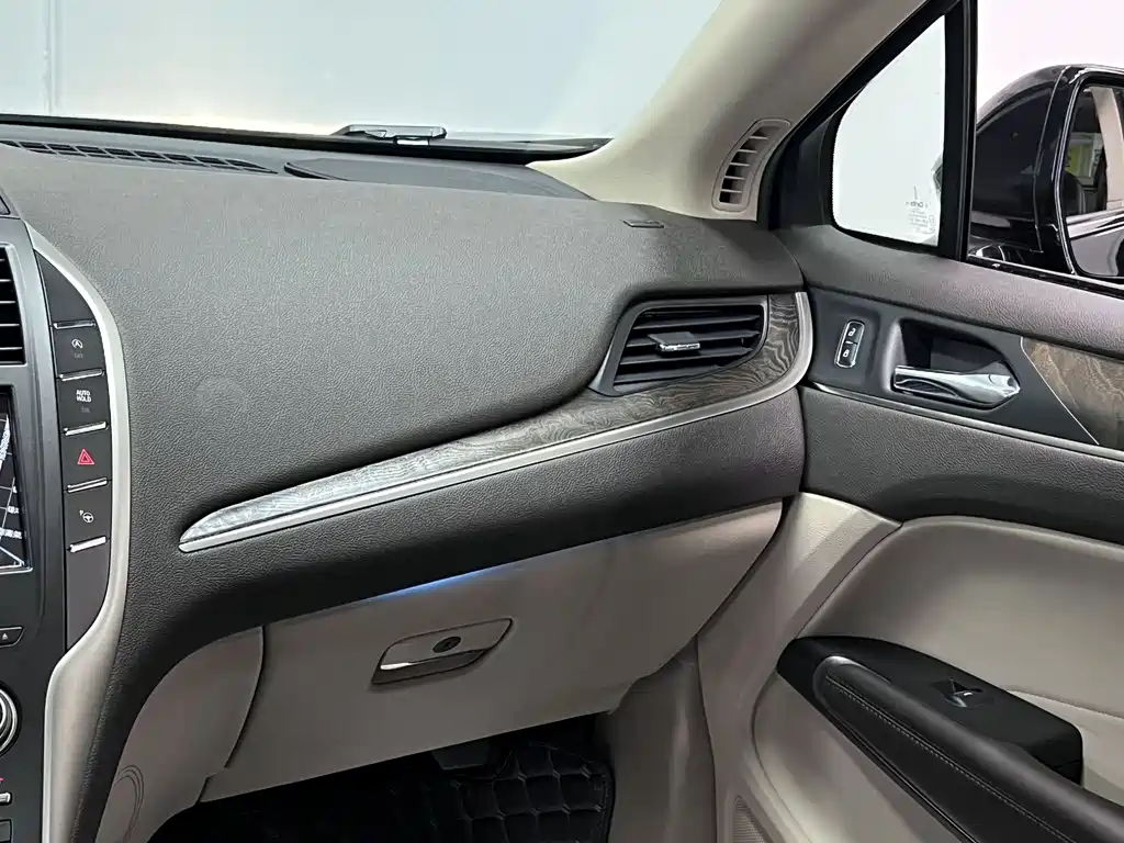 Lincoln MKC 2018 — фото 20