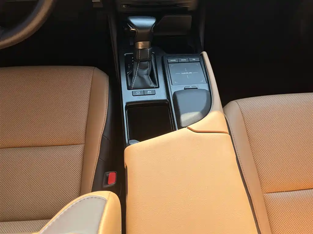 Lexus ES 2021 — фото 17