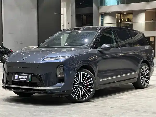 NIO ES8 2025