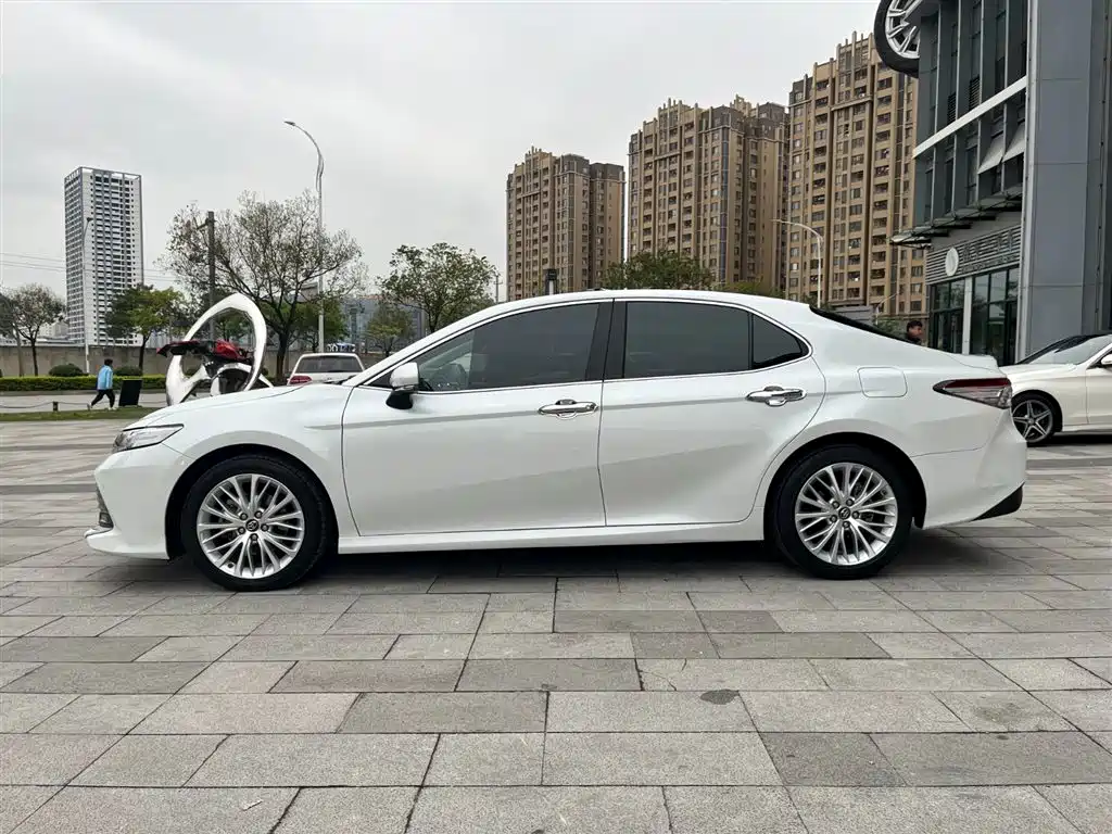 Toyota Camry 2020 — фото 7