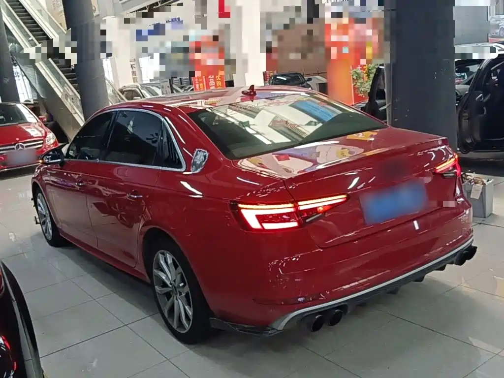 Audi A4L 2018