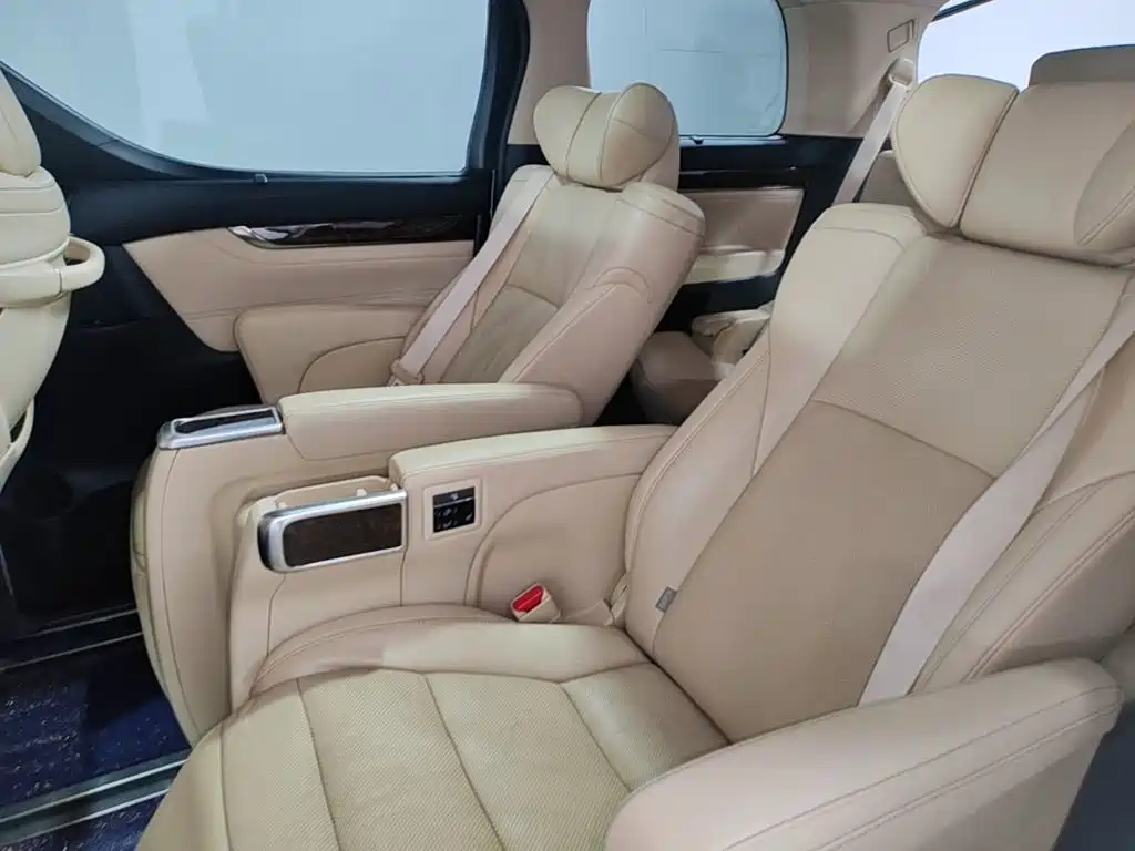 Toyota Alphard 2018 — фото 17