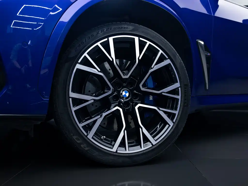 BMW X5 M 2021 — фото 43