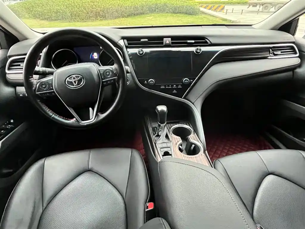Toyota Camry 2020 — фото 15