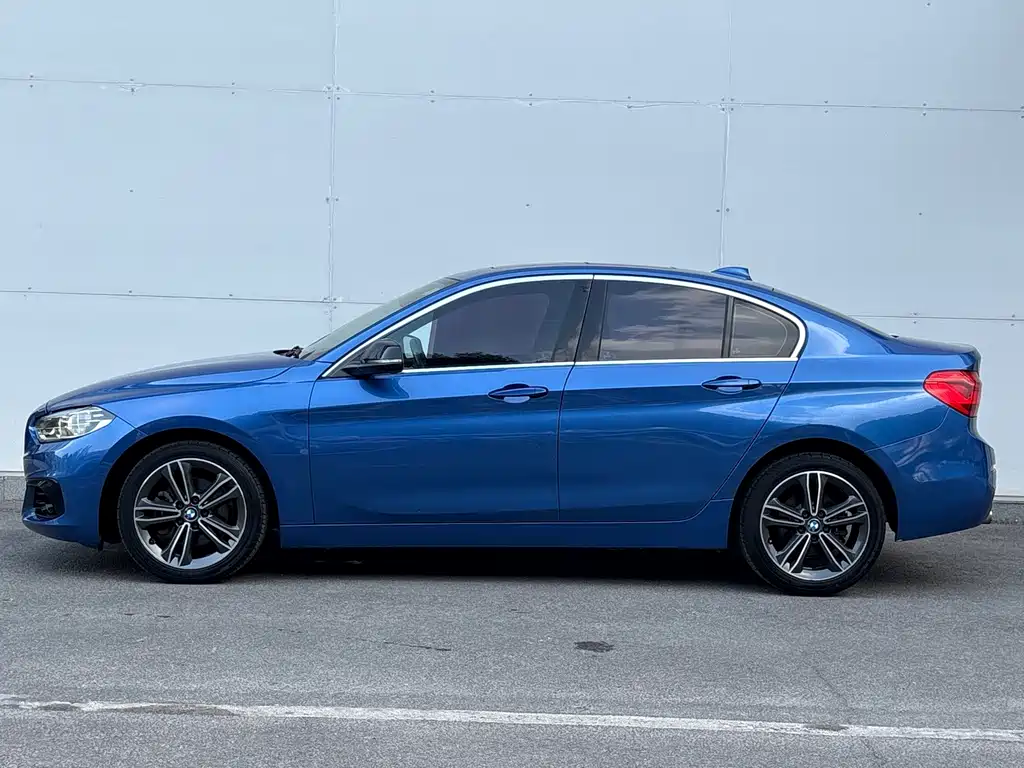 BMW 1 Series 2018 — фото 12