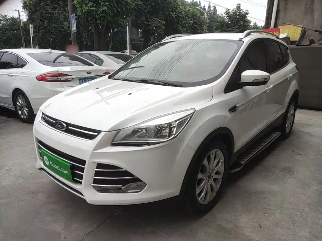 Ford Kuga 2015 — фото 1