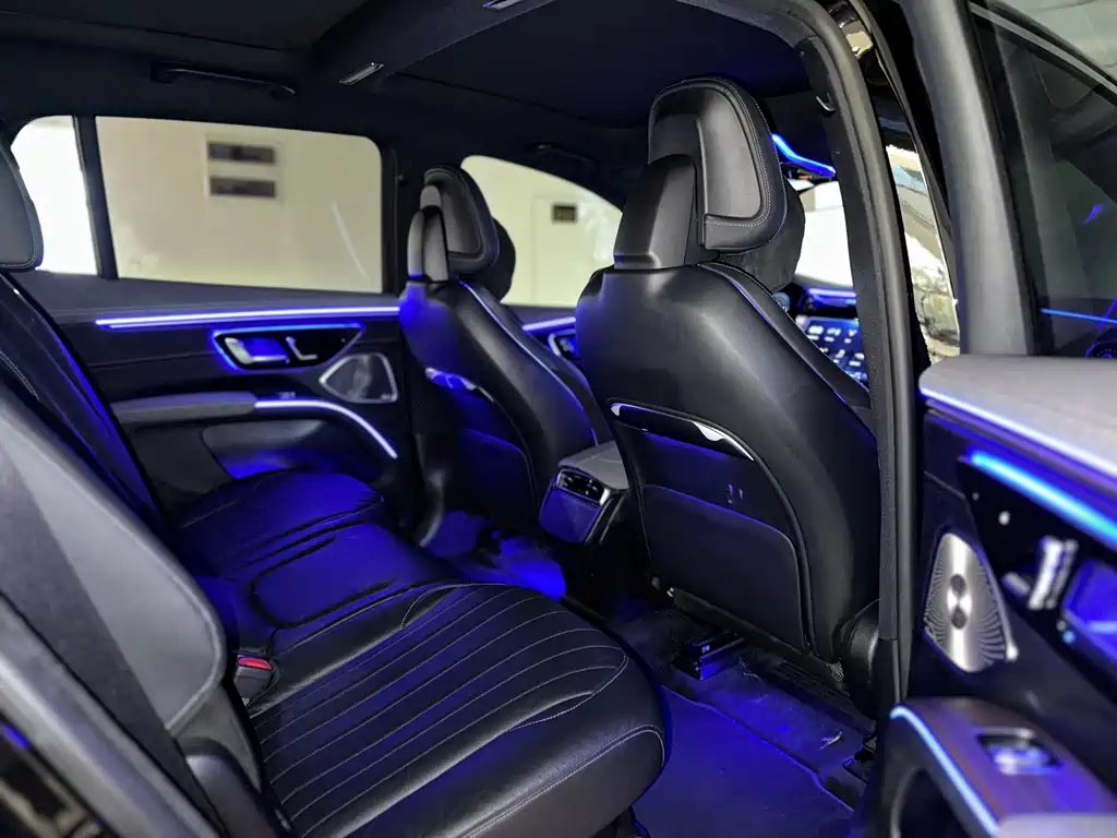 Mercedes-Benz EQS SUV 2023 — фото 26