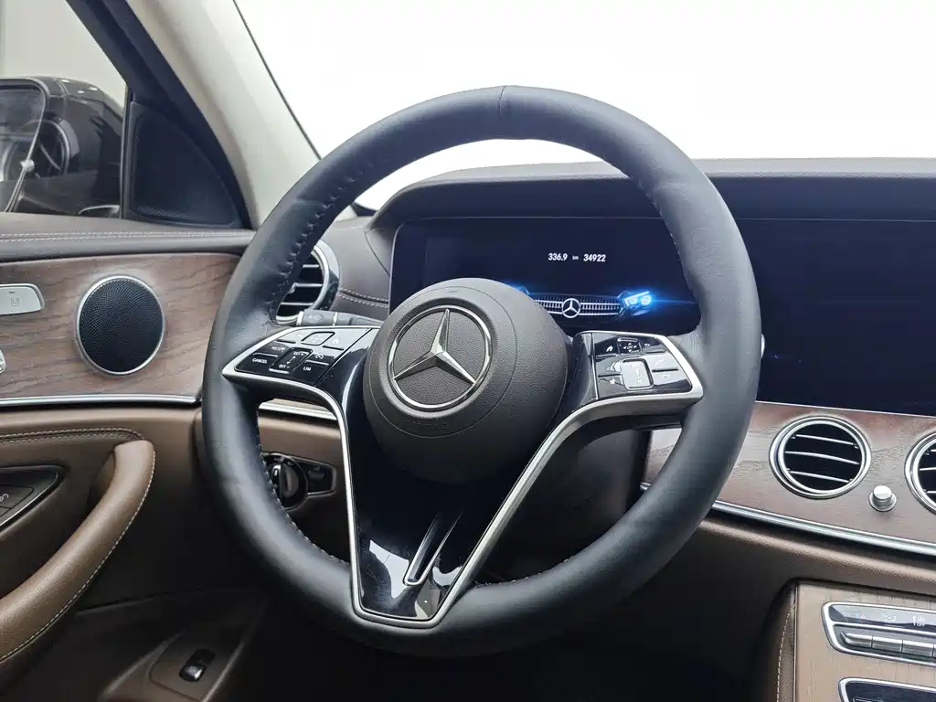 Mercedes-Benz E-Class 2023 — фото 14