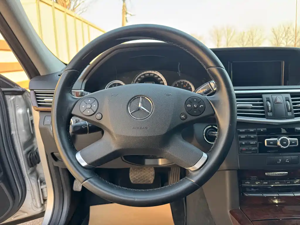 Mercedes-Benz E-Class 2013 — фото 10