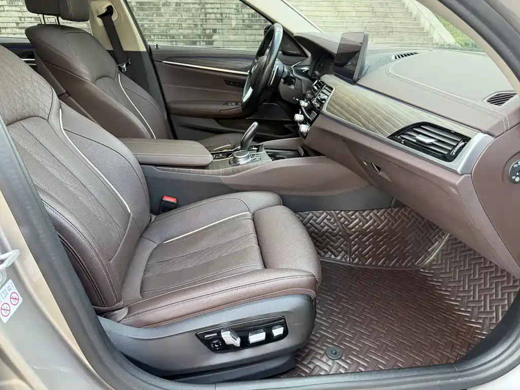 BMW 5 Series 2021 — фото 14