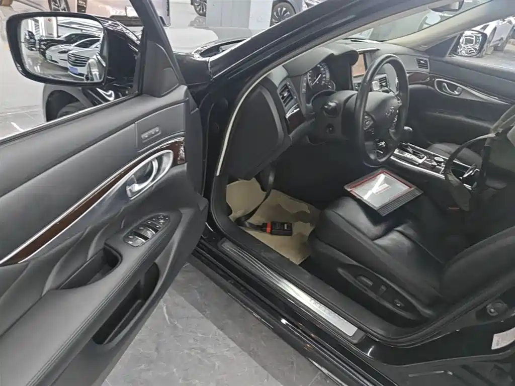 Infiniti Q70 2015 — фото 16
