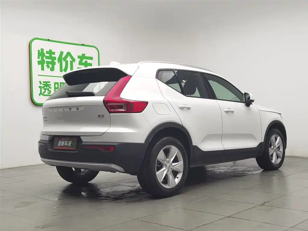 Volvo XC40 2023 — фото 2