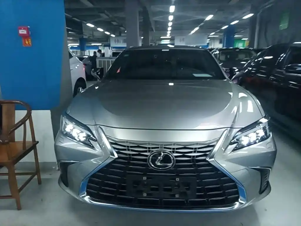 Lexus ES 2025