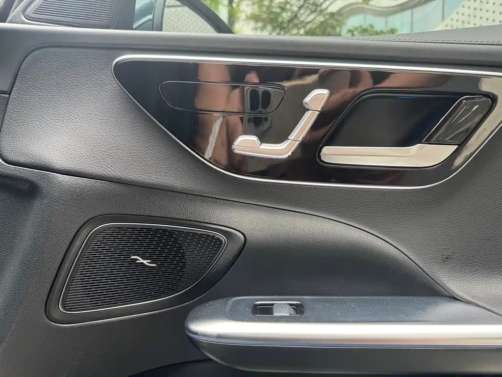 Mercedes-Benz C-Class 2023 — фото 12