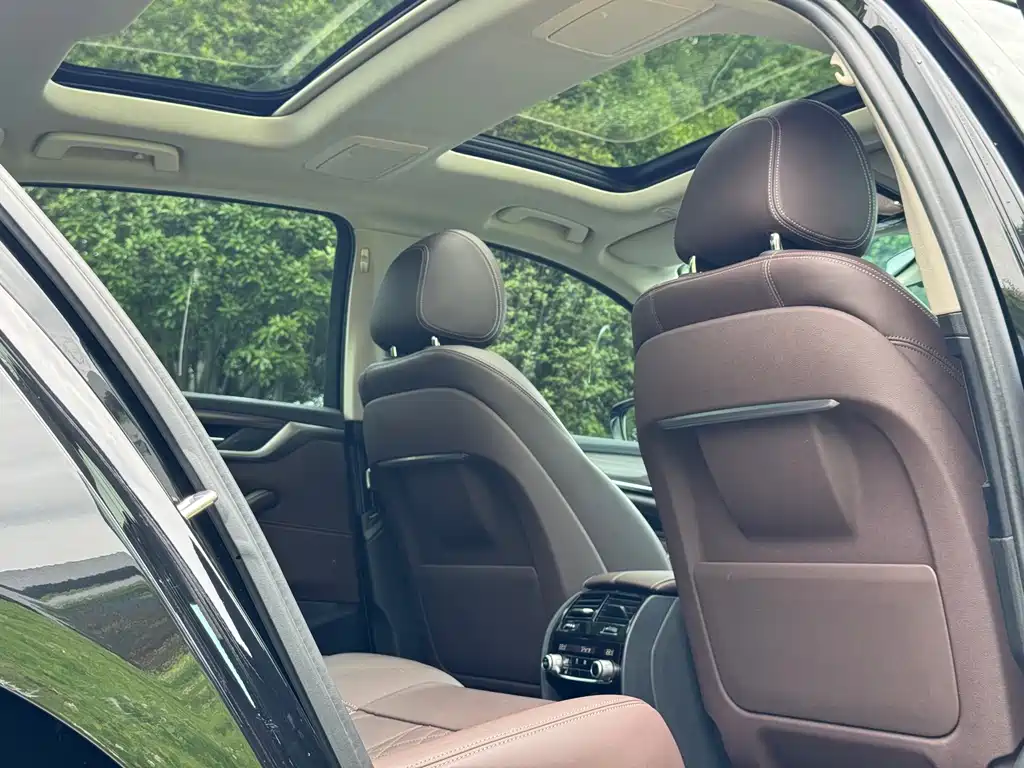 BMW 5 Series 2019 — фото 11