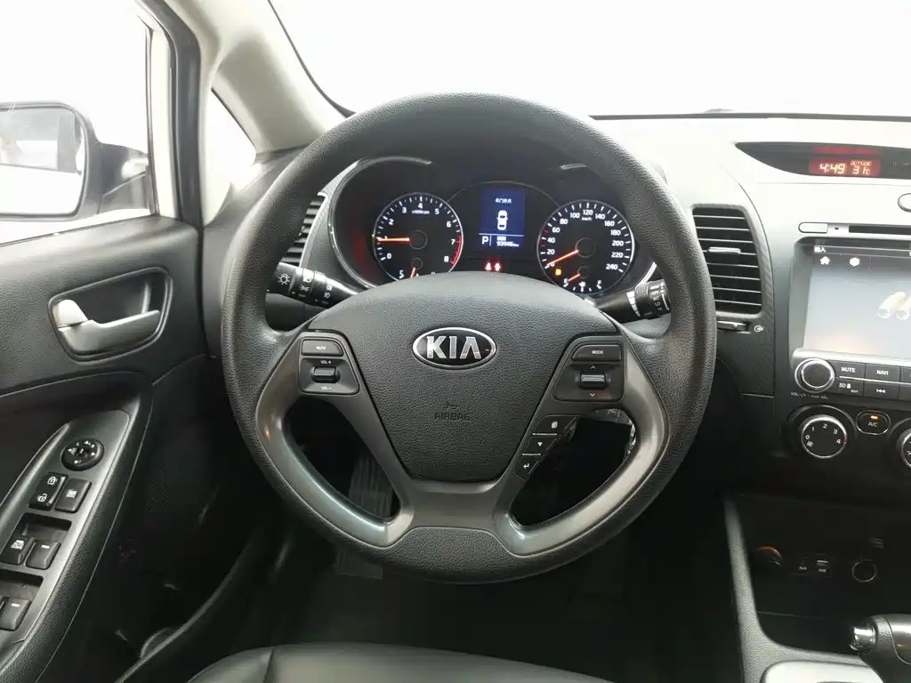 Kia K3 2016 — фото 11