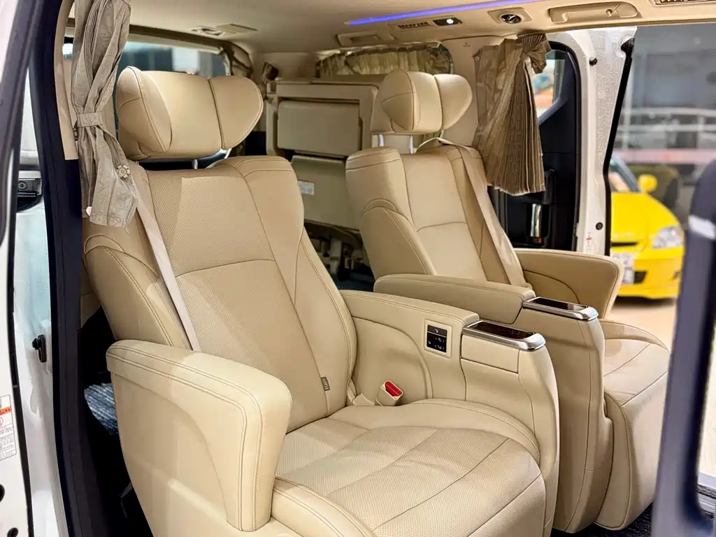 Toyota Alphard 2018 — фото 12