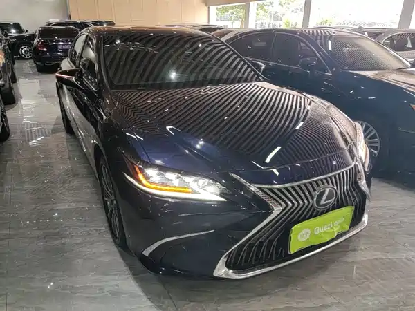 Lexus ES 2020