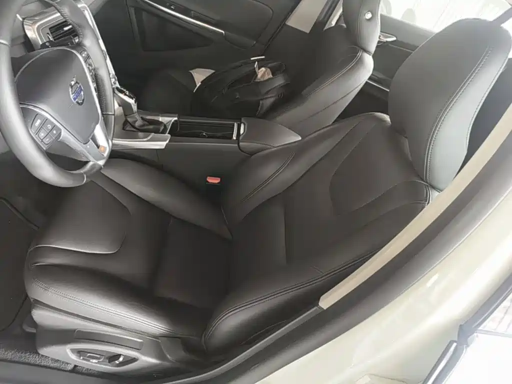 Volvo S60 2016 — фото 15