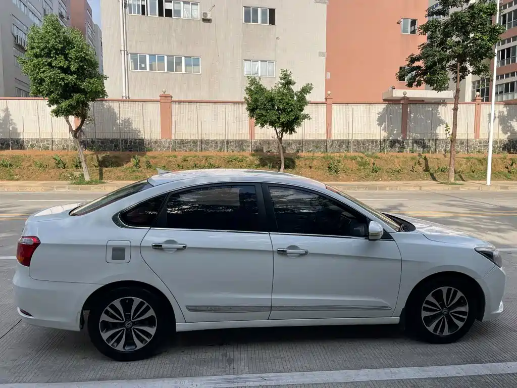 Dongfeng Fengshen A60 2016 — фото 6