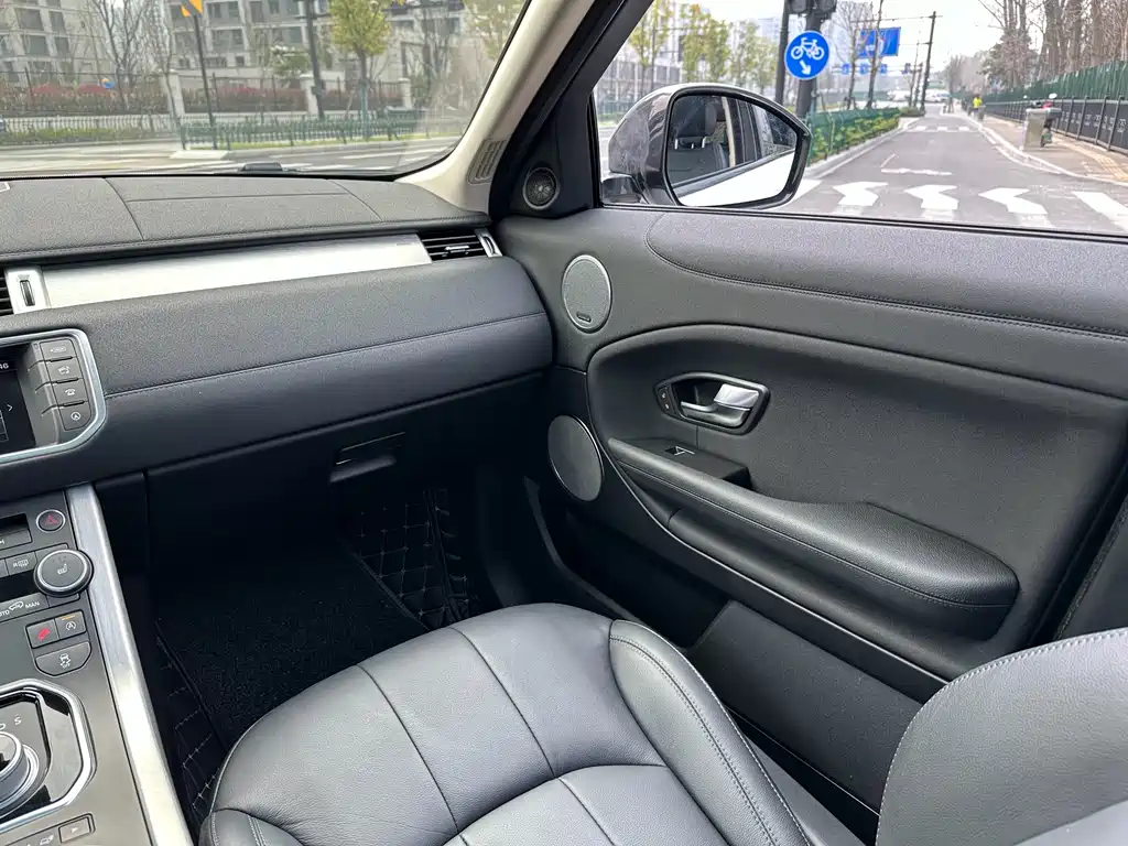 Land Rover Evoque 2017 — фото 16